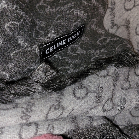 Celine Dion scarf from concert - Picture 2 of 3